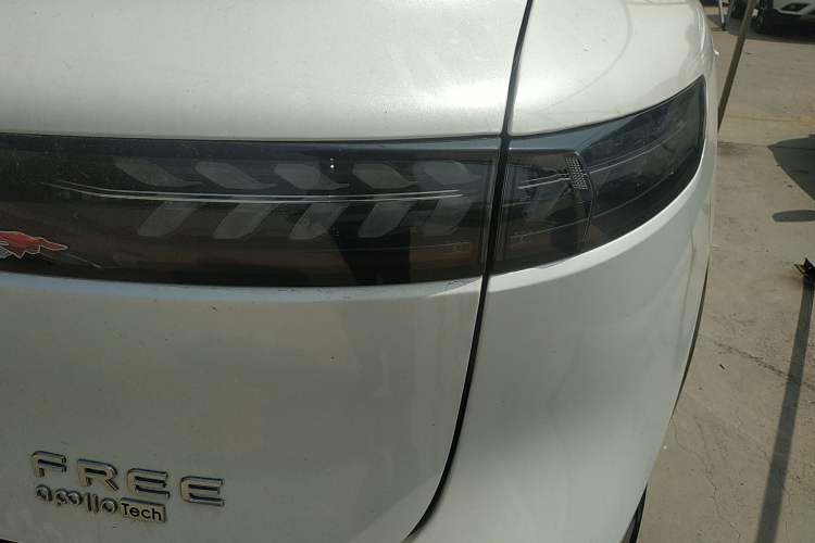 Used VOYAH FREE 2024 Ultra-Long Range Intelligent Driving Version Right Rear Taillight