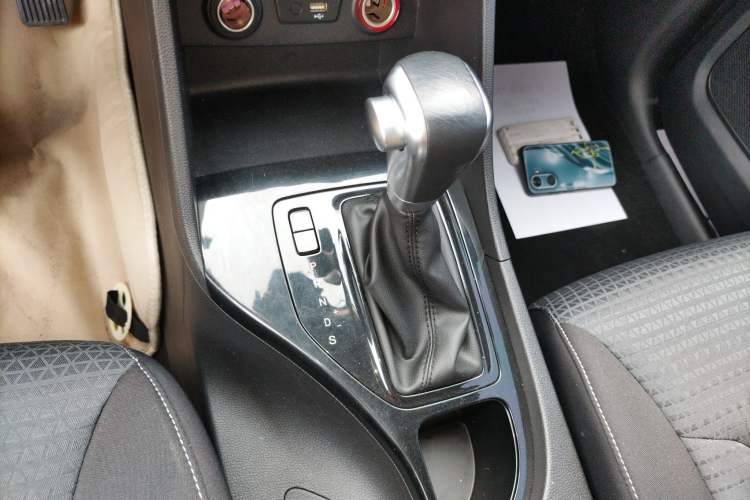 Used Baojun 730 2019 1.5T CVT Fashion Model 7 Seats China V Emission Standard Gear Lever