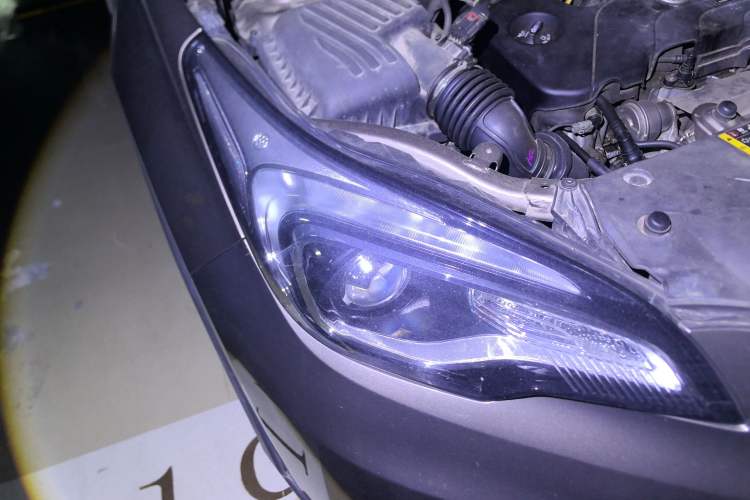 Used Buick Envision 2015 20T Two-Wheel-Drive Elite Model Right Front Headlight