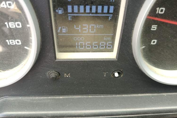 Used Iveco Daily 2017 2.5T A35 Passenger Van 5-7 Seats Model 47Z5 Odometer Close Up