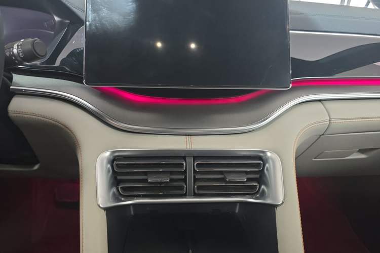 Used BYD Song PLUS New Energy 2023 Champion Edition DM-i 110KM Flagship PLUS Audio And AC Panel