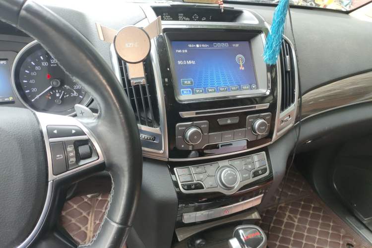 Used Haval H9 2015 2.0T Four-Wheel Drive Luxury 7-Seater Audio And AC Panel