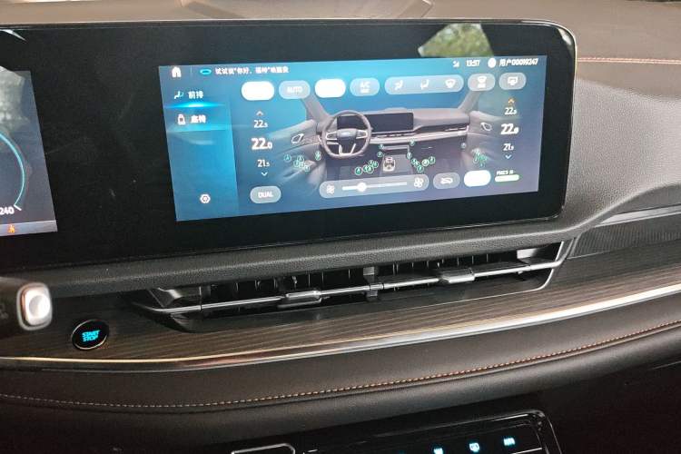 Used Ford Equator Sport 2025 EcoBoost 170 Prestige PLUS Audio And AC Panel