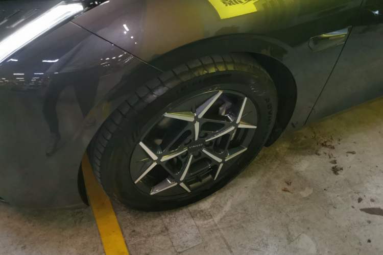 Used Lynk & Co Z10 2025 95 kWh 766 km Range Rear-Wheel Drive Max