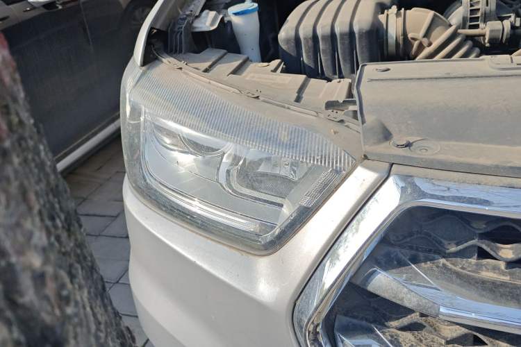 Used JAC Refine M4 2016 2.0L Manual Luxury Version