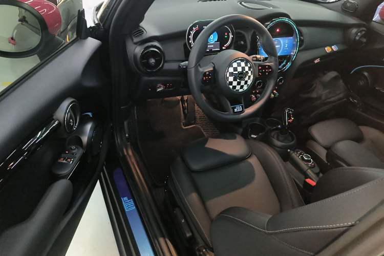 Used MINI 2023 1.5T COOPER Midnight Escape Special Edition Driver Seat