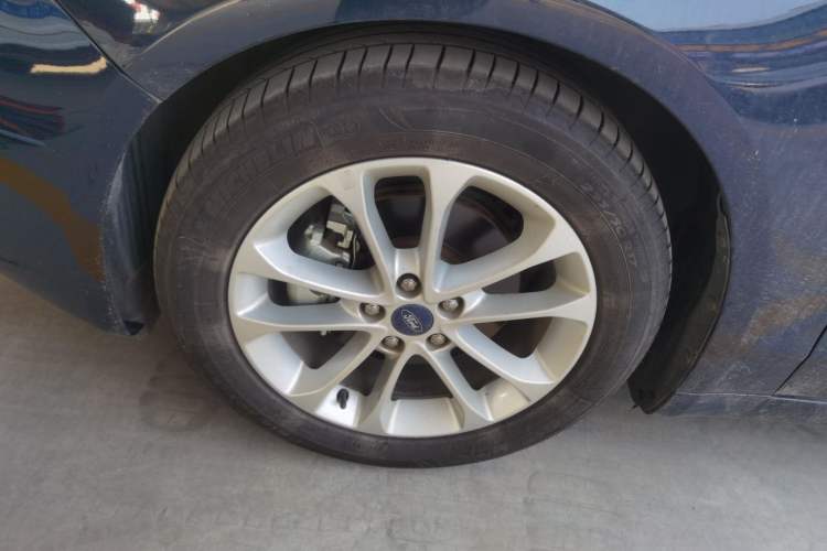 Used Ford Mondeo 2020 EcoBoost 180 Stylish Model Left Front Wheel Hub