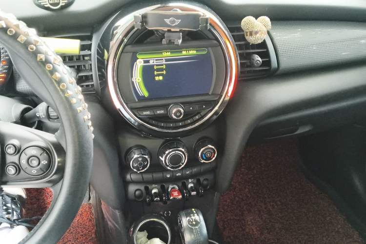 Used MINI 2015 1.5T COOPER Fun Five-Door Edition
