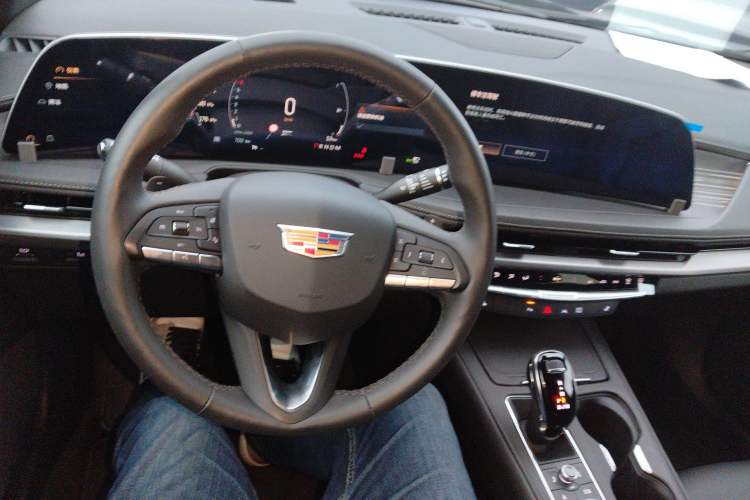 Used Cadillac XT4 2024 28T Two-Wheel-Drive Luxury Version