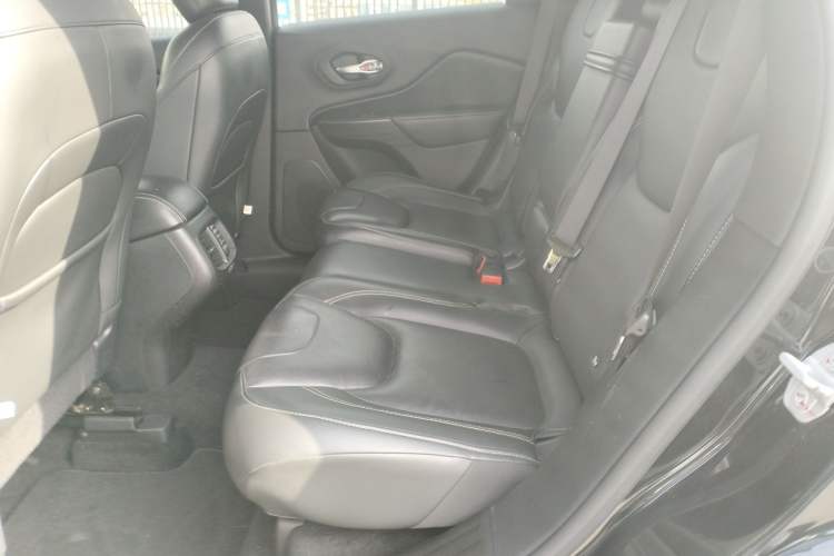 Used Jeep Cherokee 2017 2.0L Superior Edition