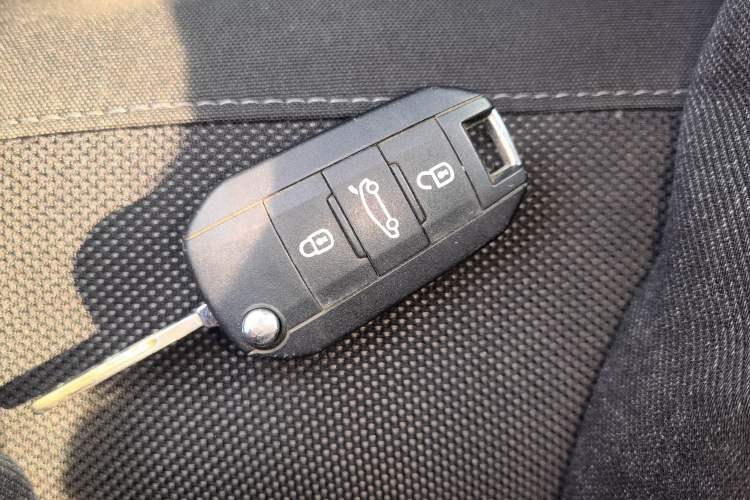 Used Citroen C4 Sega 2016 1.6L Automatic Comfort Model Vehicle Key