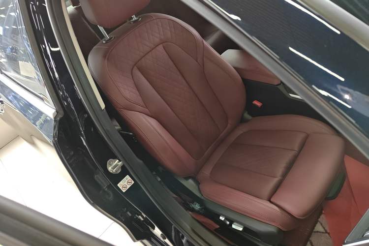 Used BMW 3 Series 2022 325Li M Sport Package Right Front Seat