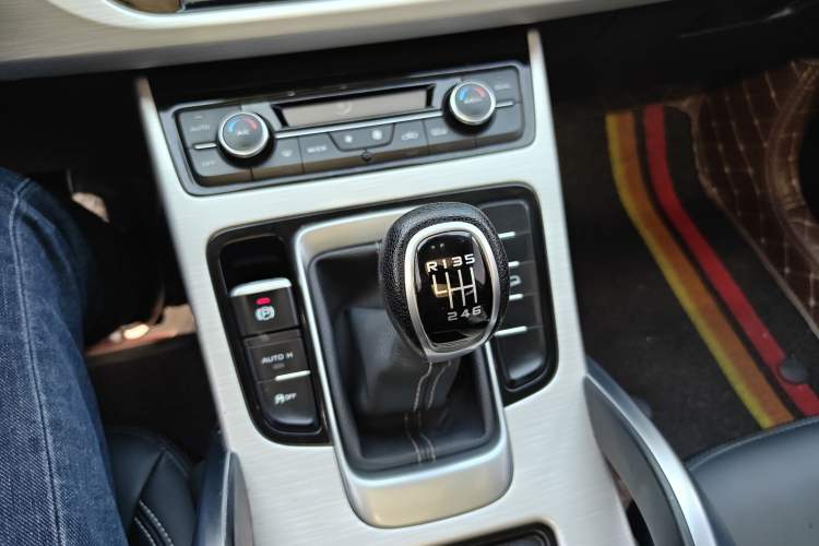 Used Geely Auto Emgrand X7 Sport 2018 1.8TD Manual Two-Wheel Drive Zhiya Model
