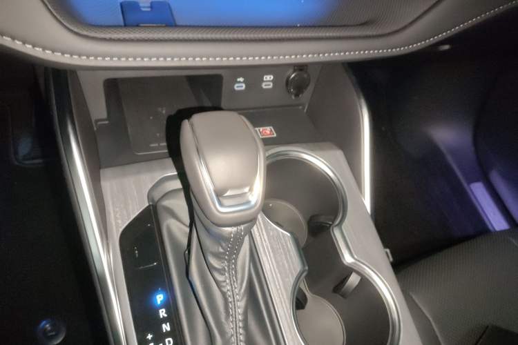 Used Toyota Crown Kluger 2026 Model 2.5L HEV All-Wheel-Drive Prestige Edition Gear Lever