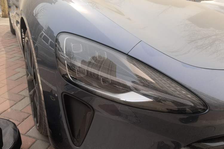 Used Xiaomi Auto SU7 2024 Four-Wheel Drive Ultra-Long Range Advanced Intelligent Driving Max Edition Right Front Headlight