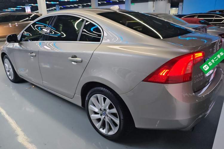 Used Volvo S60 2016 S60L T4 Zhiyuan Edition Rear Left 45 Deg