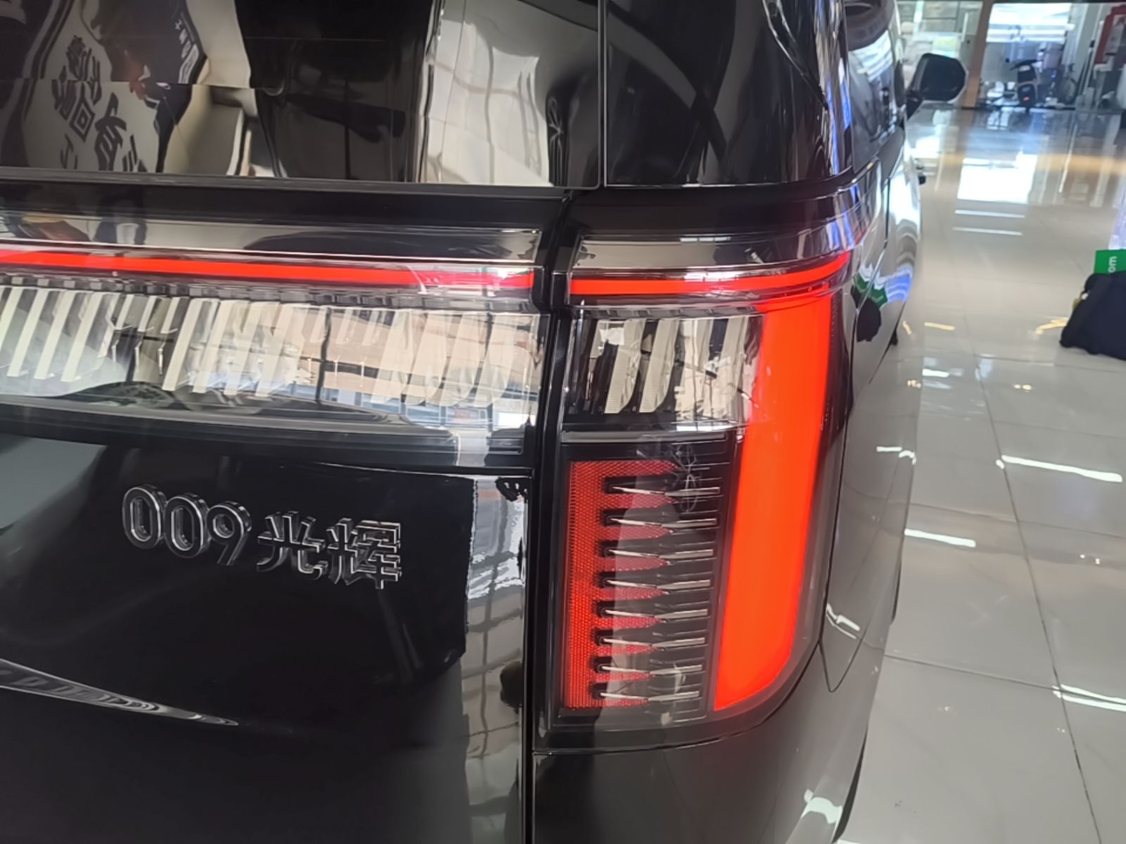 Zeekr 009 2024 GAC Trumpchi — снимка 9