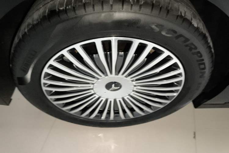 Used VOYAH Dream 2025 PHEV Four-Wheel-Drive Flagship Kunpeng Edition Exterior 2