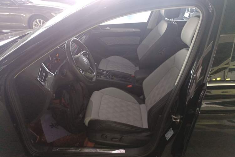 Used Volkswagen Magotan 2023 2 Million Units Limited Edition 330TSI DSG Leading Version Left Front Seat