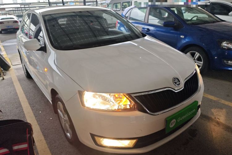 Used Skoda Rapid Spaceback 2016 Revised 1.6L Automatic Chuanxing Version Front Right 45 Deg