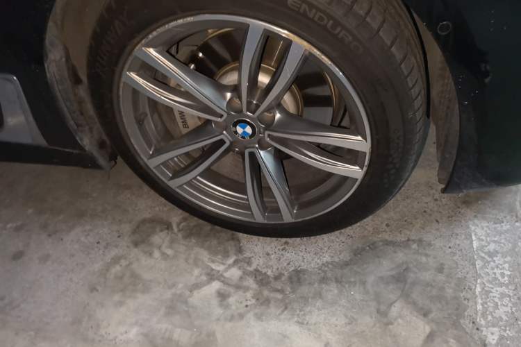 Used BMW 7 Series 2018 730Li Luxury Edition M Sport Package Right Front Wheel Hub
