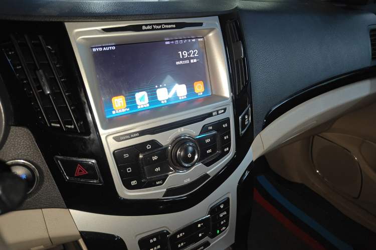 Used BYD e5 2017 300 e-Comfort Edition Audio And AC Panel