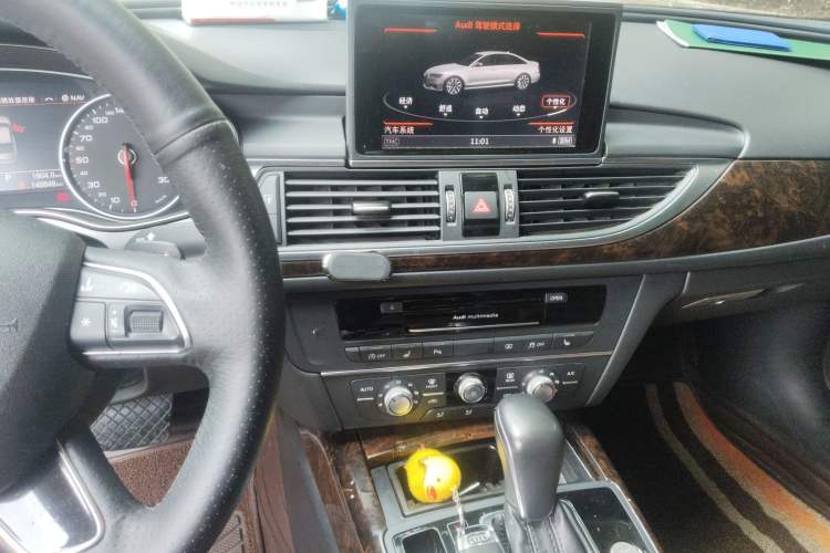 Used Audi A6L 2018 30th Anniversary Edition TFSI Trendy Model Audio And AC Panel