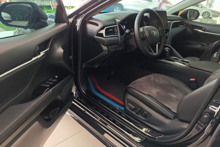 Used Toyota Camry 2023 2.0G Luxury Edition
