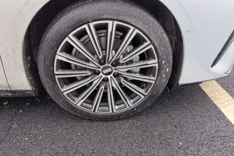 Used Geely Galaxy Galaxy 8 2025 130km EM-P Exploration Edition
