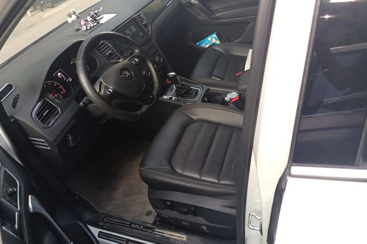 Used Volkswagen Golf Sportsvan 2016 280TSI Automatic Luxury Model