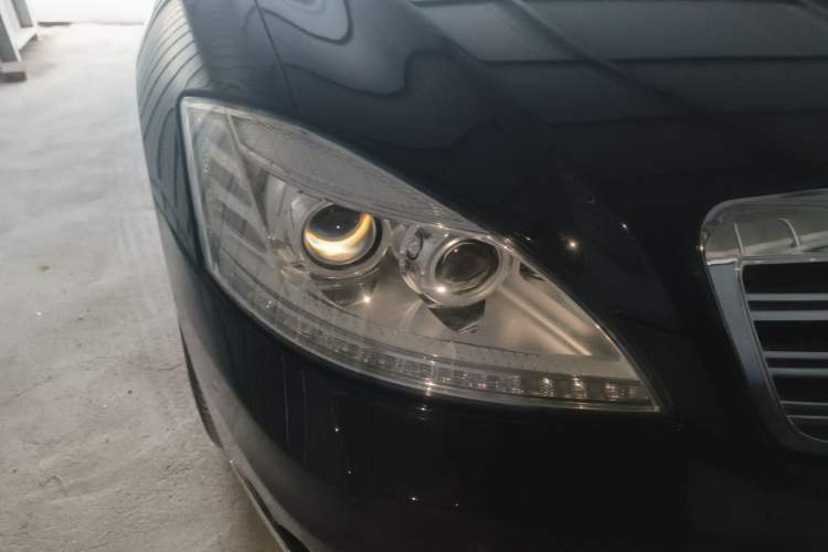 Used Mercedes-Benz S-Class 2010 S 600 L Right Front Headlight