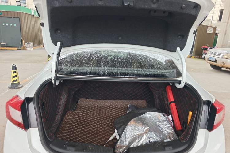 Used Chevrolet Cruze 2018 320 Automatic Pioneer Sunroof Edition Trunk