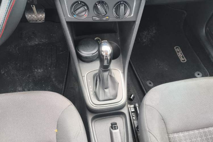 Used Volkswagen Polo 2014 1.4L Automatic Comfort Edition Gear Lever