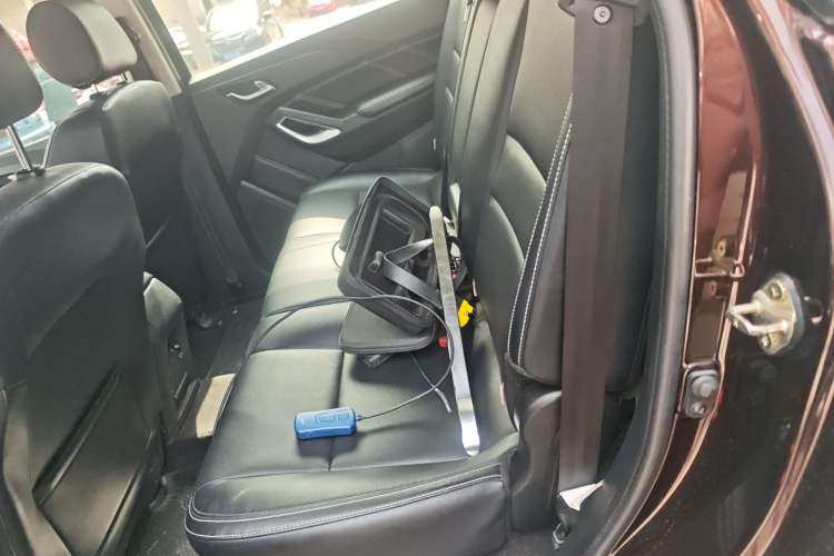 Used JMC Yusheng S350 2016 2.0T Automatic Two-Wheel Drive Gasoline Luxury Edition 5 Seats Left Rear Seat