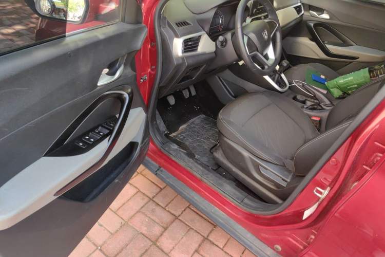 Used Baojun 510 2017 1.5L manual Comfort trim