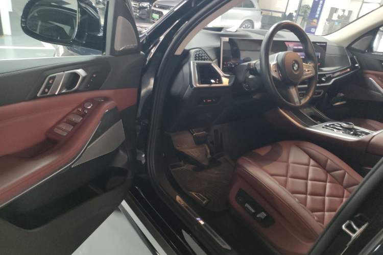 Used BMW X5 2023 xDrive 30Li Luxury M Sport Package
