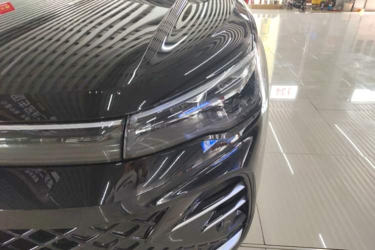 Used Volkswagen Tiguan L 2024 PRO 330TSI Two-Wheel Drive R-Line Smart Edition
