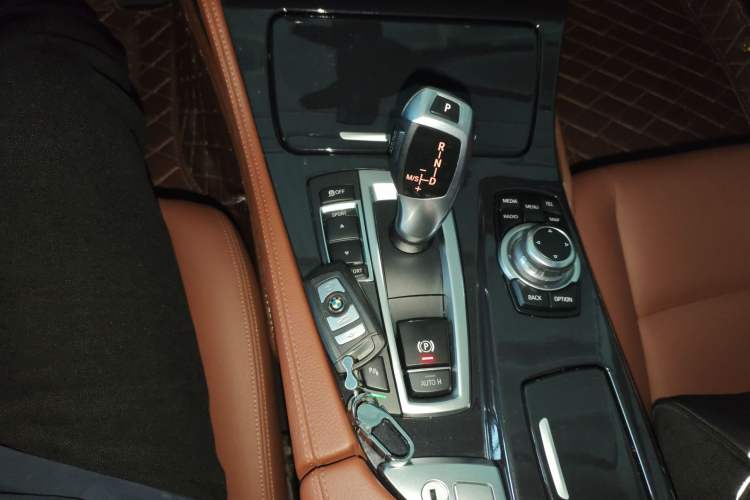 Used BMW 5 Series 2014 520Li Elegant Model
