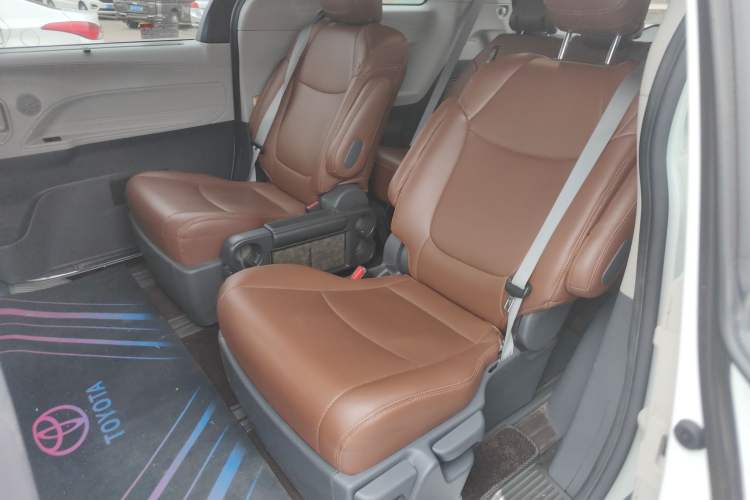 Used Toyota SIENNA 2023 2.5L Hybrid Comfort Edition