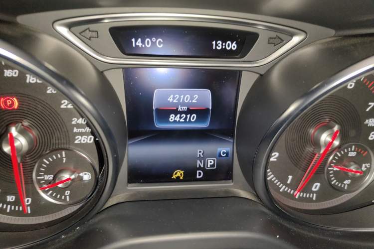 Used Mercedes-Benz GLA 2018 GLA 200 Sport Edition Odometer Close Up