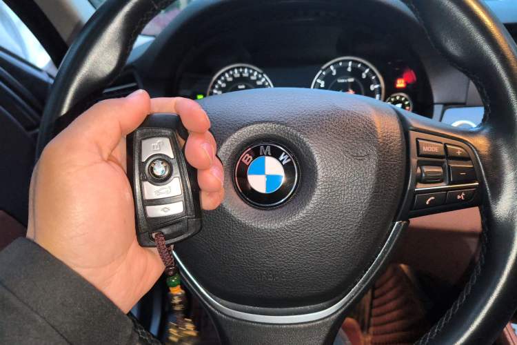 Used BMW 5 Series 2014 528Li Leading Model
