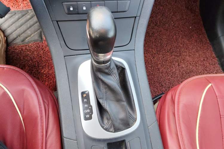 Used MG GS 2015 1.5TGI TST Elite Edition Gear Lever