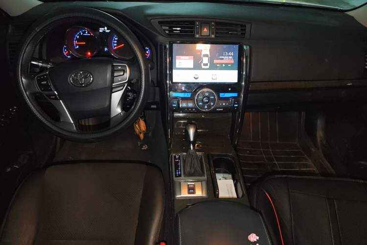 Used Toyota Reiz 2013 2.5V Shangrui Edition Center Console