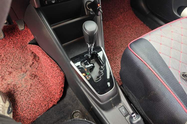 Used Toyota YARiS L Zhi Xuan 2016 Revised Version 1.5G CVT with Dynamic Sunroof