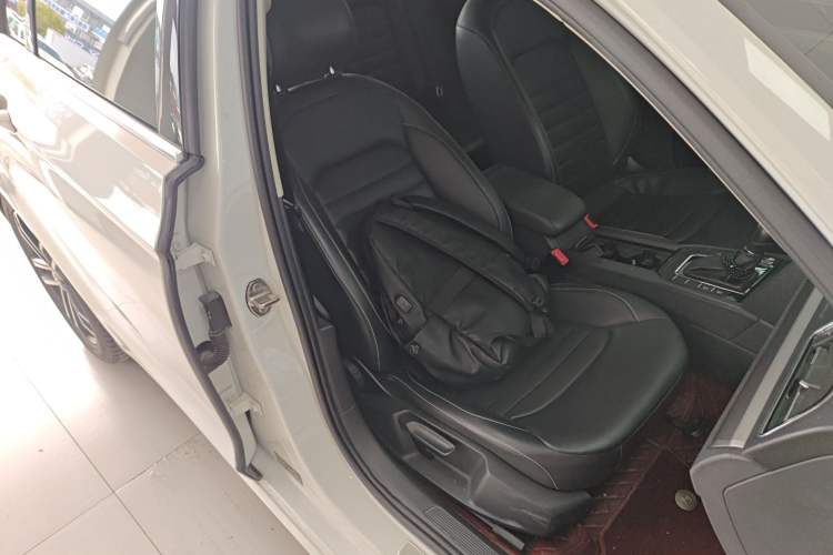 Used Volkswagen Lamando 2021 280TSI DSG Comfort Edition Right Front Seat