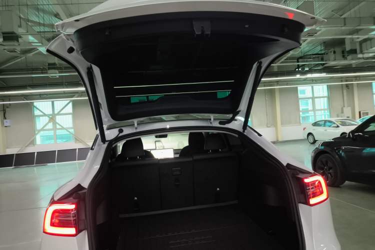 Used Tesla Model Y 2023 Rear-Wheel-Drive Version
