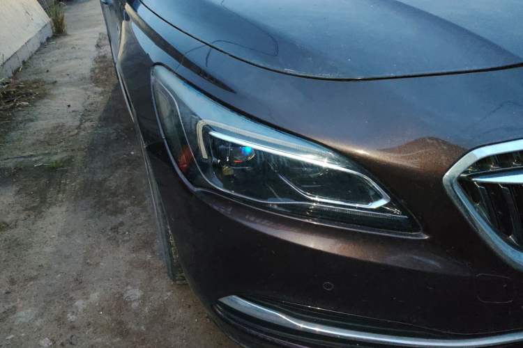 Used Buick LaCrosse 2018 28T Elite Edition Right Front Headlight