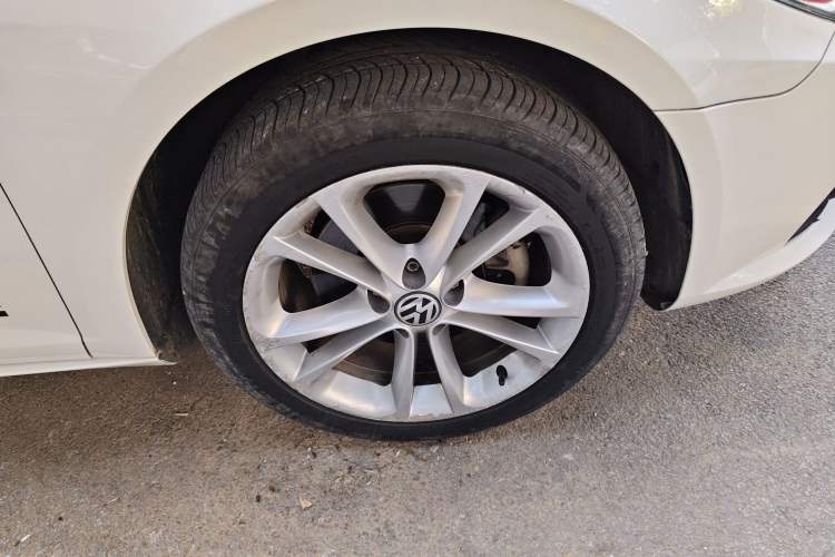 Used Volkswagen FAW-Volkswagen CC 2011 1.8TSI Luxury Model Right Front Wheel Hub