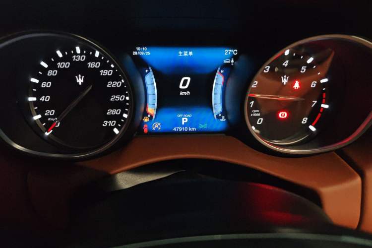 Used Maserati Levante 2016 3.0T Standard Edition Odometer Close Up