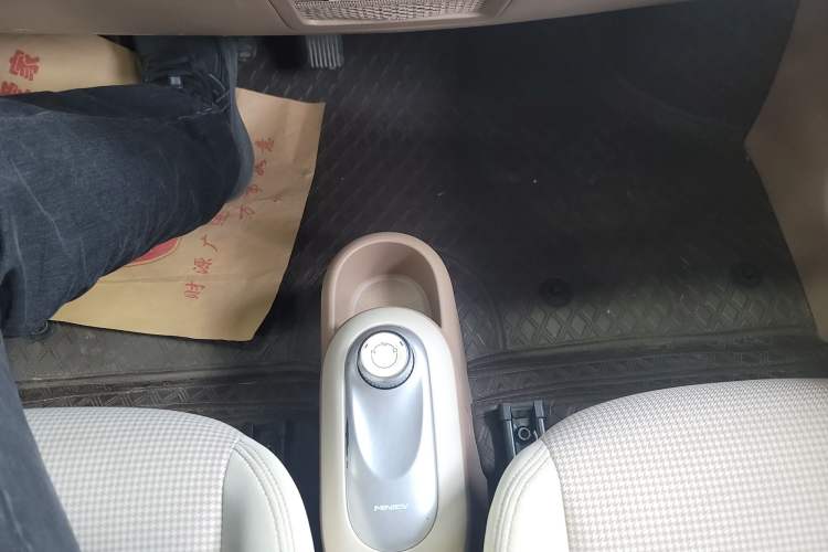 Used Wuling Hongguang MINIEV 2025 Four-Door Version Advanced Edition Gear Lever